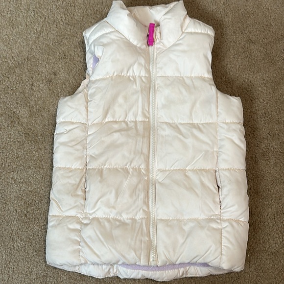 Old Navy Unisex Water-Resistant Frost Free Puffer Vest - Picture 3 of 9